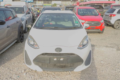 Car for rent Toyota Aqua 