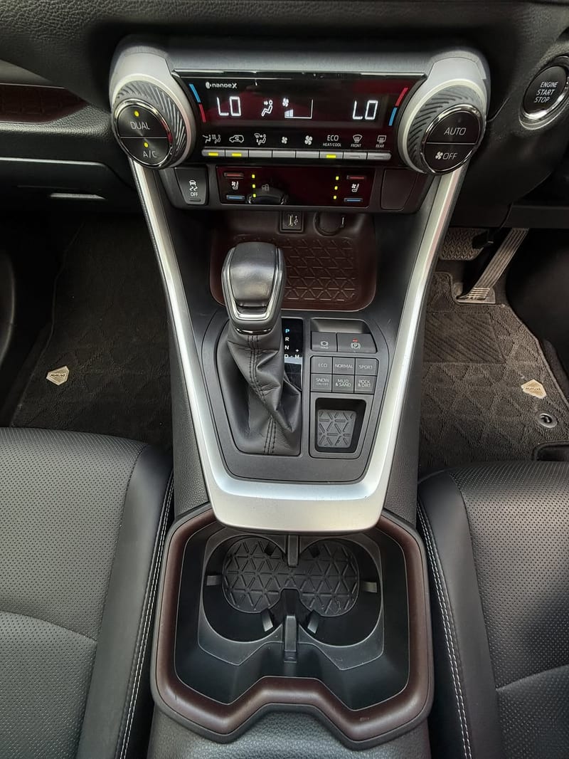 2023 TOYOTA RAV4 — photo 3