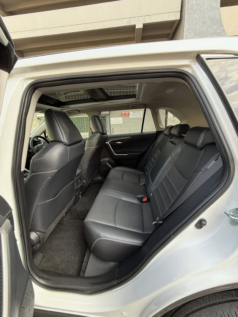 2023 TOYOTA RAV4 — photo 12