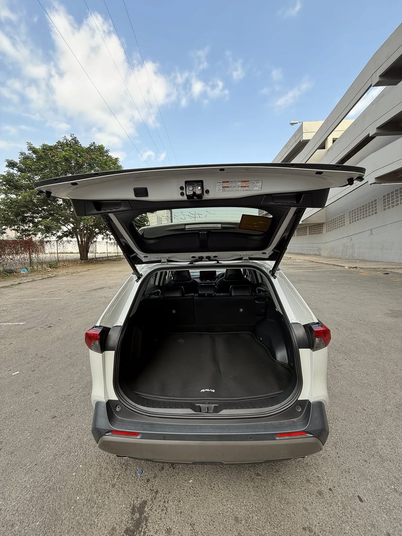 2023 TOYOTA RAV4 — photo 9