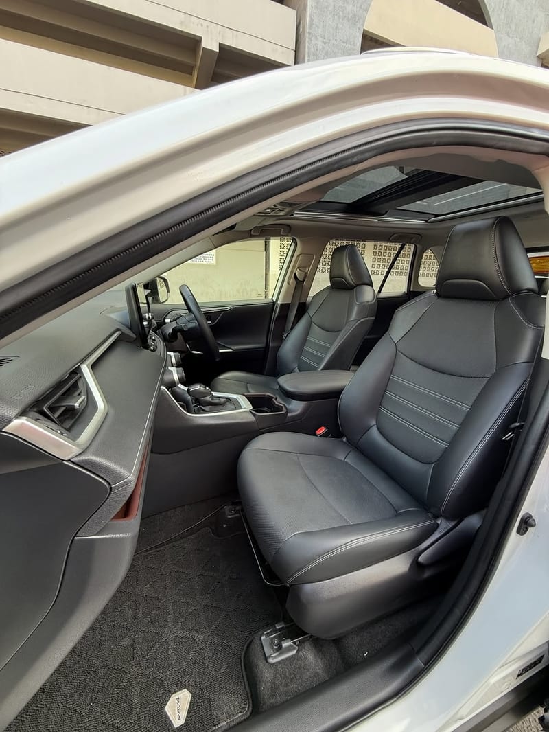 2023 TOYOTA RAV4 — photo 7