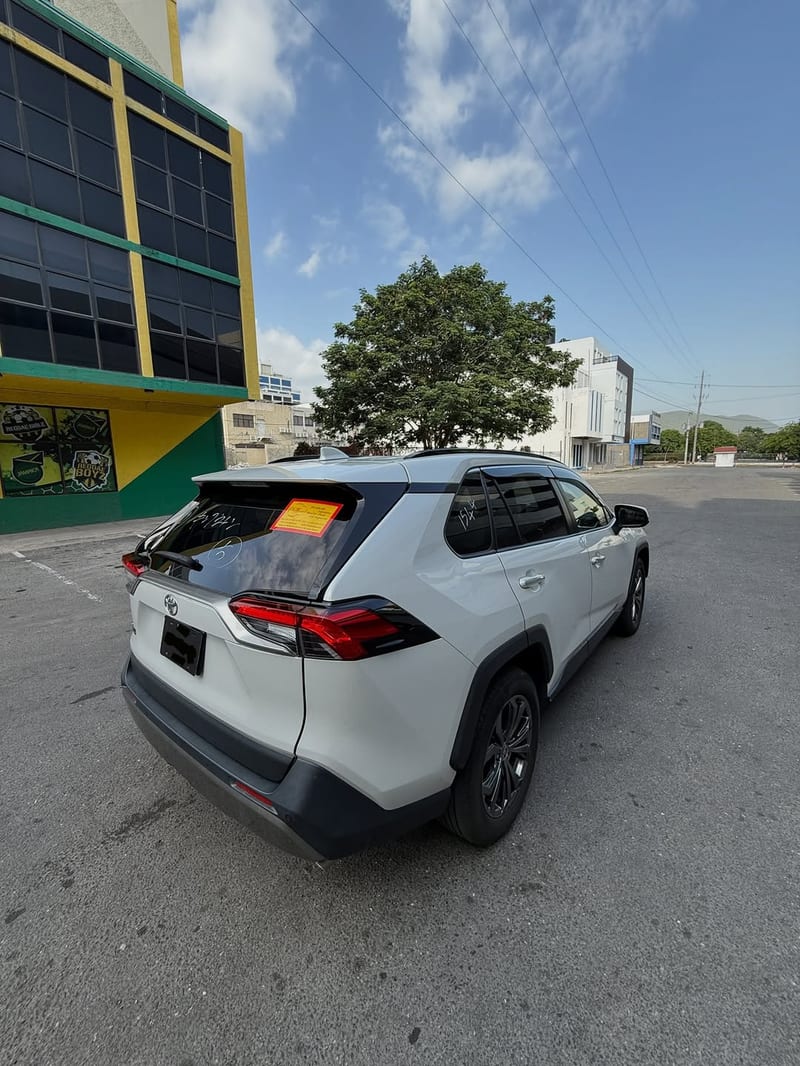 2023 TOYOTA RAV4 — photo 10