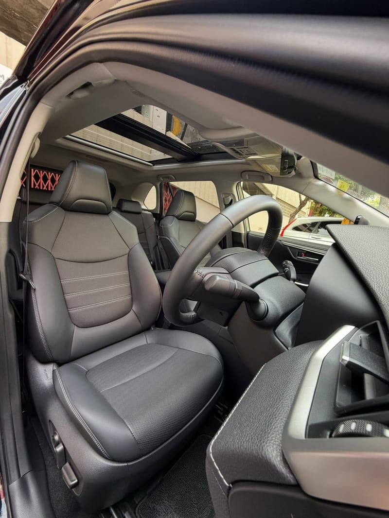 2024 TOYOTA RAV4 — photo 9