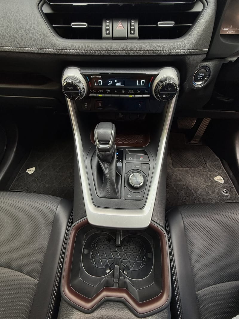 2024 TOYOTA RAV4 — photo 14