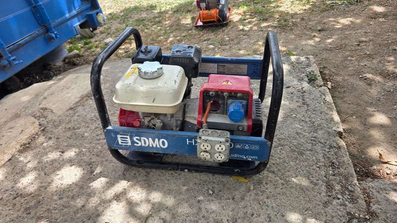 SDMO HX 3000 Portable Gas Generator for Rent | Compact Backup Power — photo 3