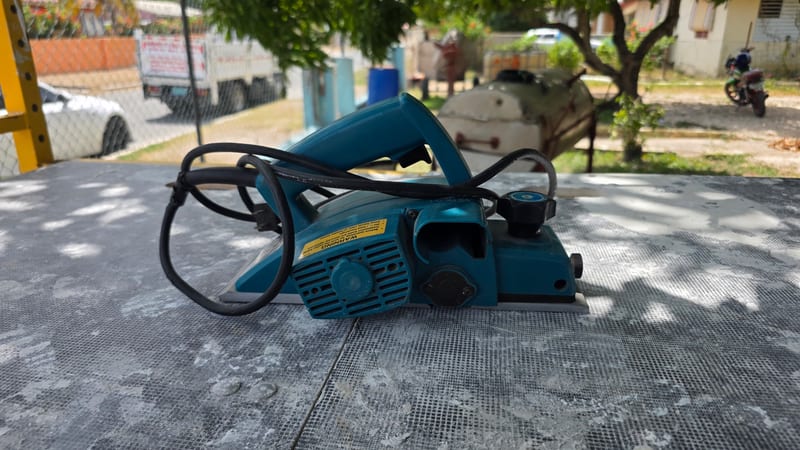 Makita N1900B Electric Wood Planer for Rent | Handheld Power Planer