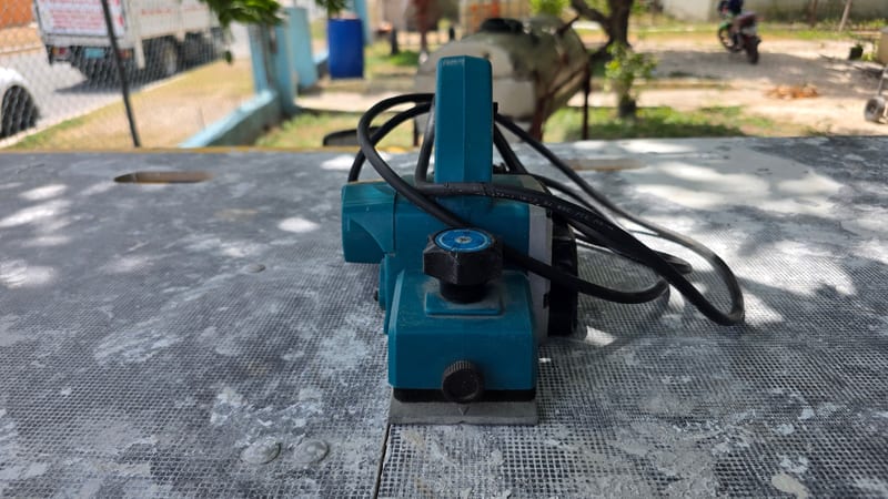 Makita N1900B Electric Wood Planer for Rent | Handheld Power Planer — photo 3