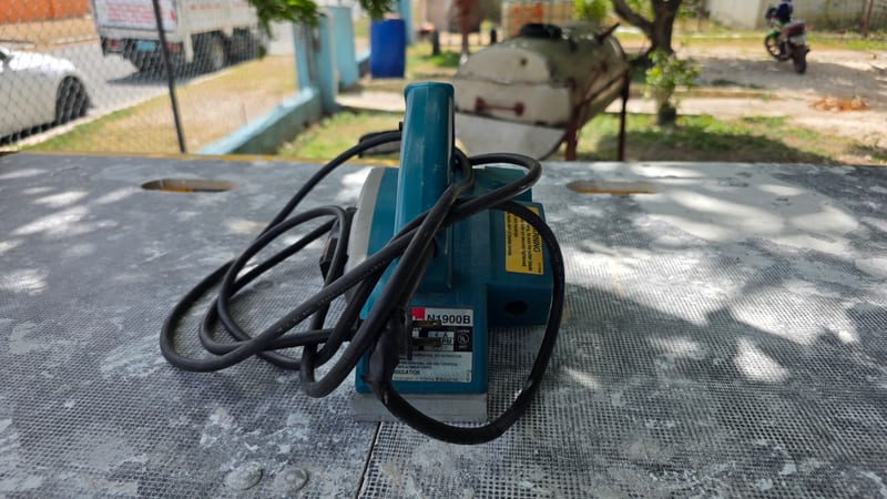 Makita N1900B Electric Wood Planer for Rent | Handheld Power Planer — photo 2