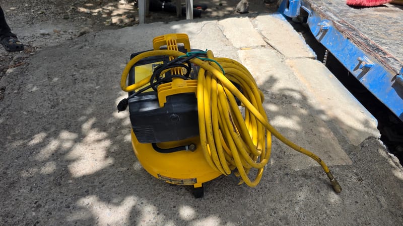 DEWALT 6 Gallon Pancake Air Compressor for Rent in Jamaica | 165 PSI Portable — photo 3