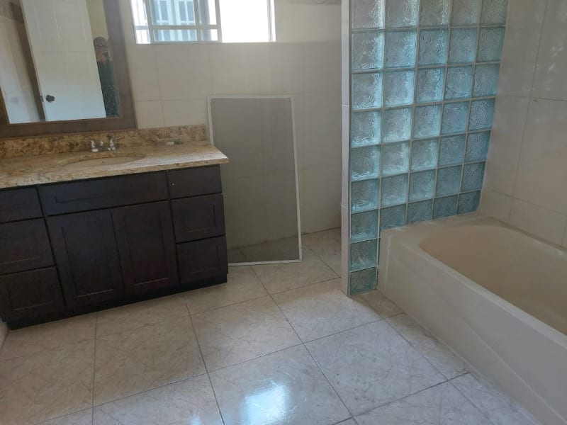 PORTO BELLO , FARM HEIGHTS ENTRANCE 4BED 2 BATH UPSTAIRS — photo 2