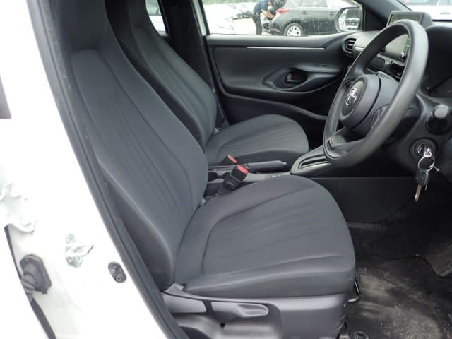 2020 Toyota Yaris  — photo 10