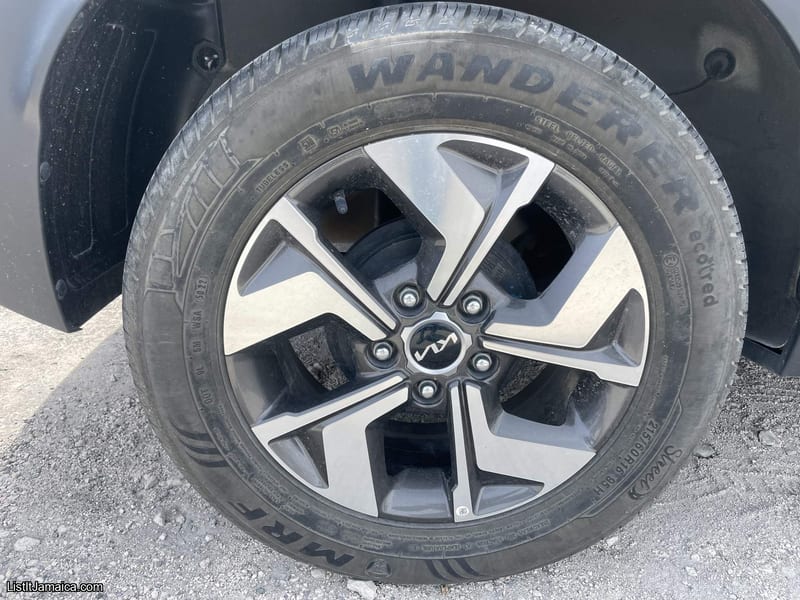 2023 White Kia Sonet | NCB Jamaica Repossessed — photo 12