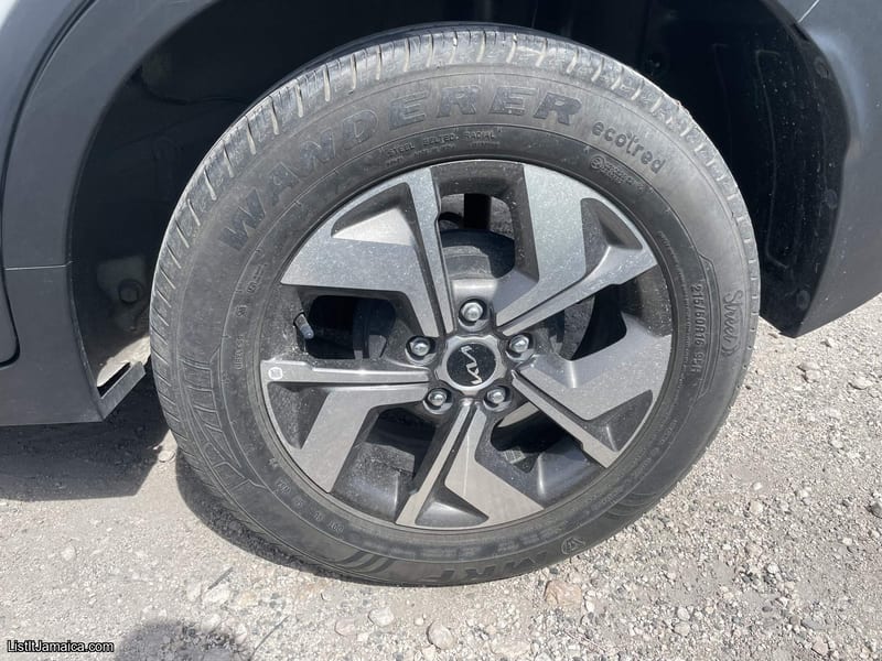2023 White Kia Sonet | NCB Jamaica Repossessed — photo 15