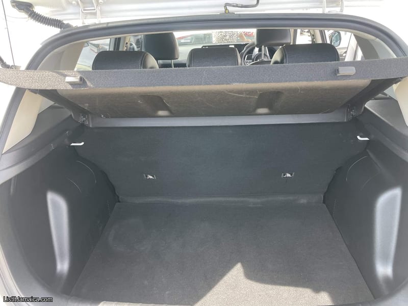 2023 White Kia Sonet | NCB Jamaica Repossessed — photo 10