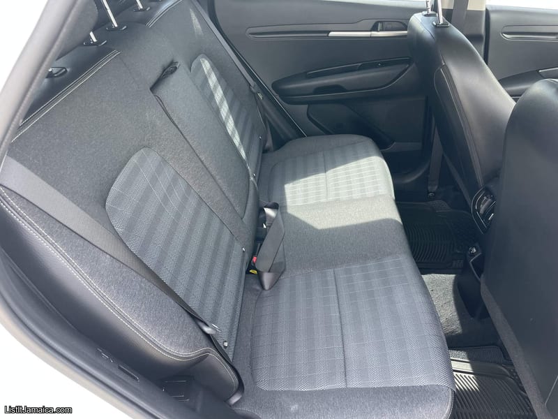 2023 White Kia Sonet | NCB Jamaica Repossessed — photo 20