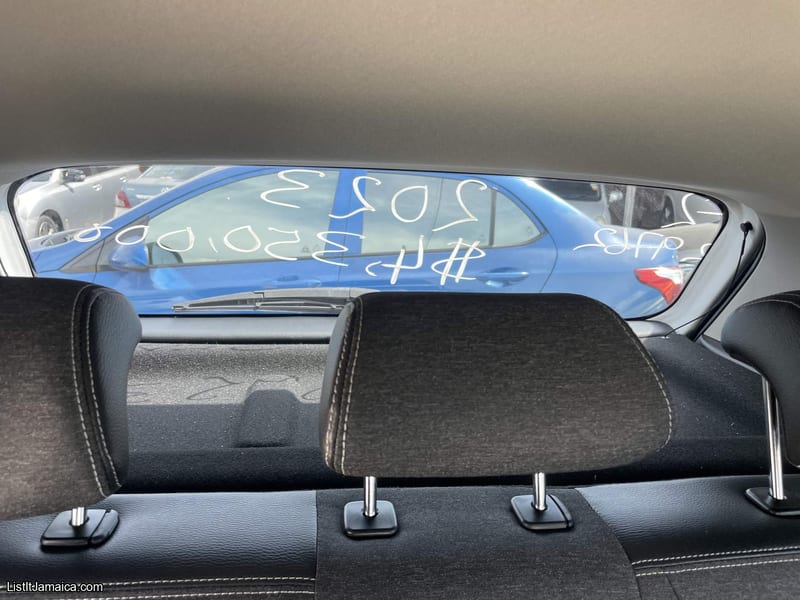 2023 White Kia Sonet | NCB Jamaica Repossessed — photo 21