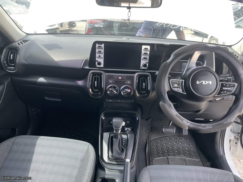 2023 White Kia Sonet | NCB Jamaica Repossessed — photo 16