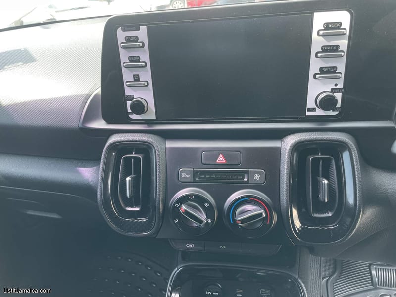 2023 White Kia Sonet | NCB Jamaica Repossessed — photo 19