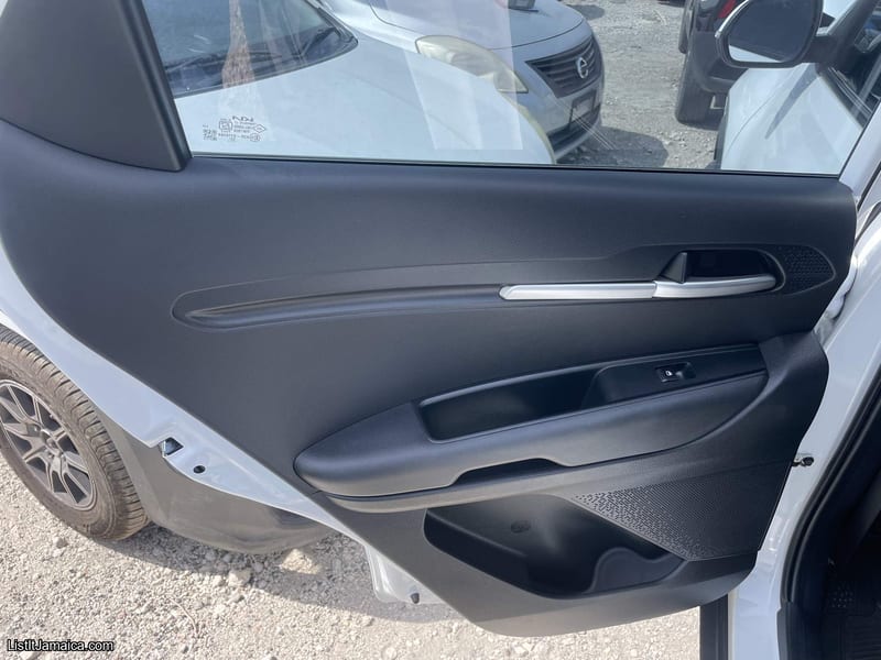 2023 White Kia Sonet | NCB Jamaica Repossessed — photo 24