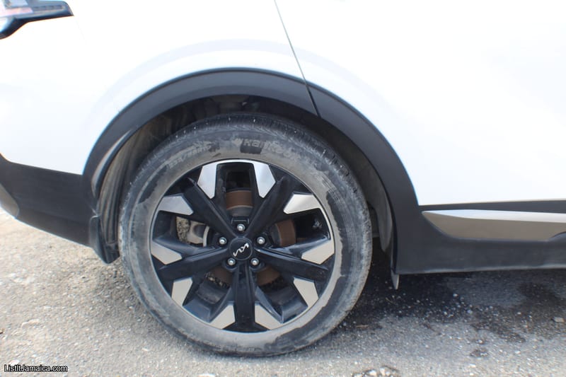 2023 Kia Sportage X LINE | AWD | NCB Jamaica Repossessed — photo 13