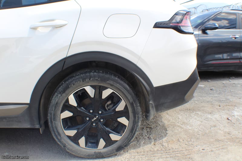 2023 Kia Sportage X LINE | AWD | NCB Jamaica Repossessed — photo 12