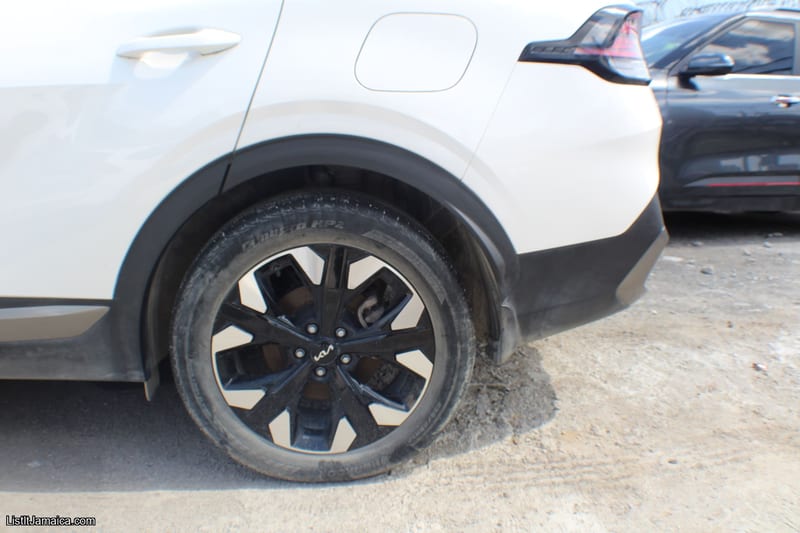2023 Kia Sportage X LINE | AWD | NCB Jamaica Repossessed — photo 11