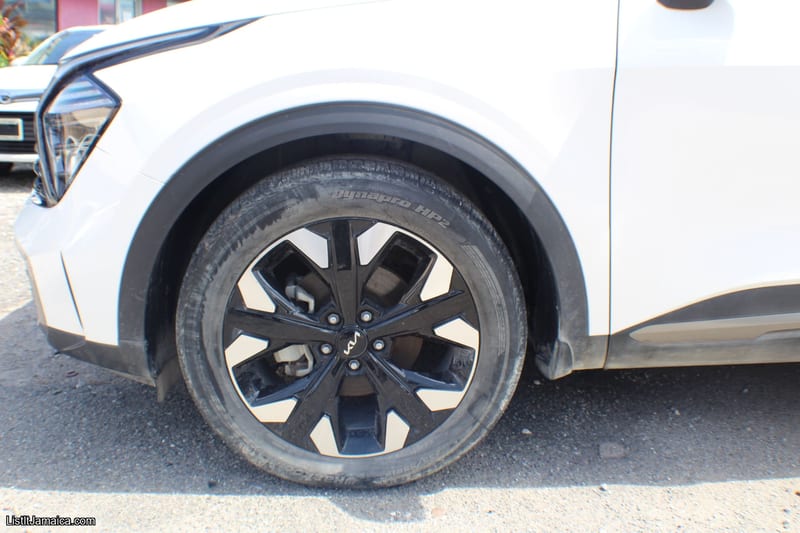 2023 Kia Sportage X LINE | AWD | NCB Jamaica Repossessed — photo 14