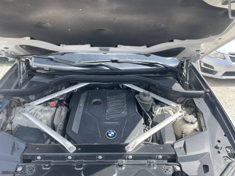 2019 BMW X5 xDrive40i - 95,907 KM - Mineral White Pano Roof | NCB Jamaica Repossessed — photo 6