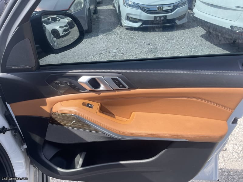 2019 BMW X5 xDrive40i - 95,907 KM - Mineral White Pano Roof | NCB Jamaica Repossessed — photo 16