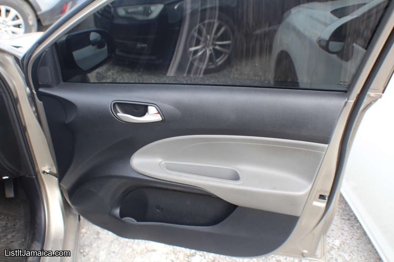 2024 KIA Soluto for Offer | NCB Jamaica Repossessed — photo 21