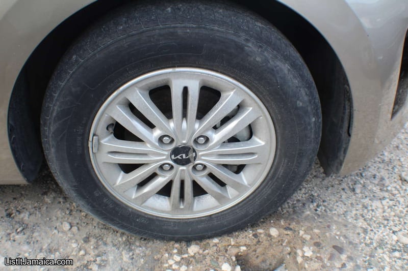 2024 KIA Soluto for Offer | NCB Jamaica Repossessed — photo 11