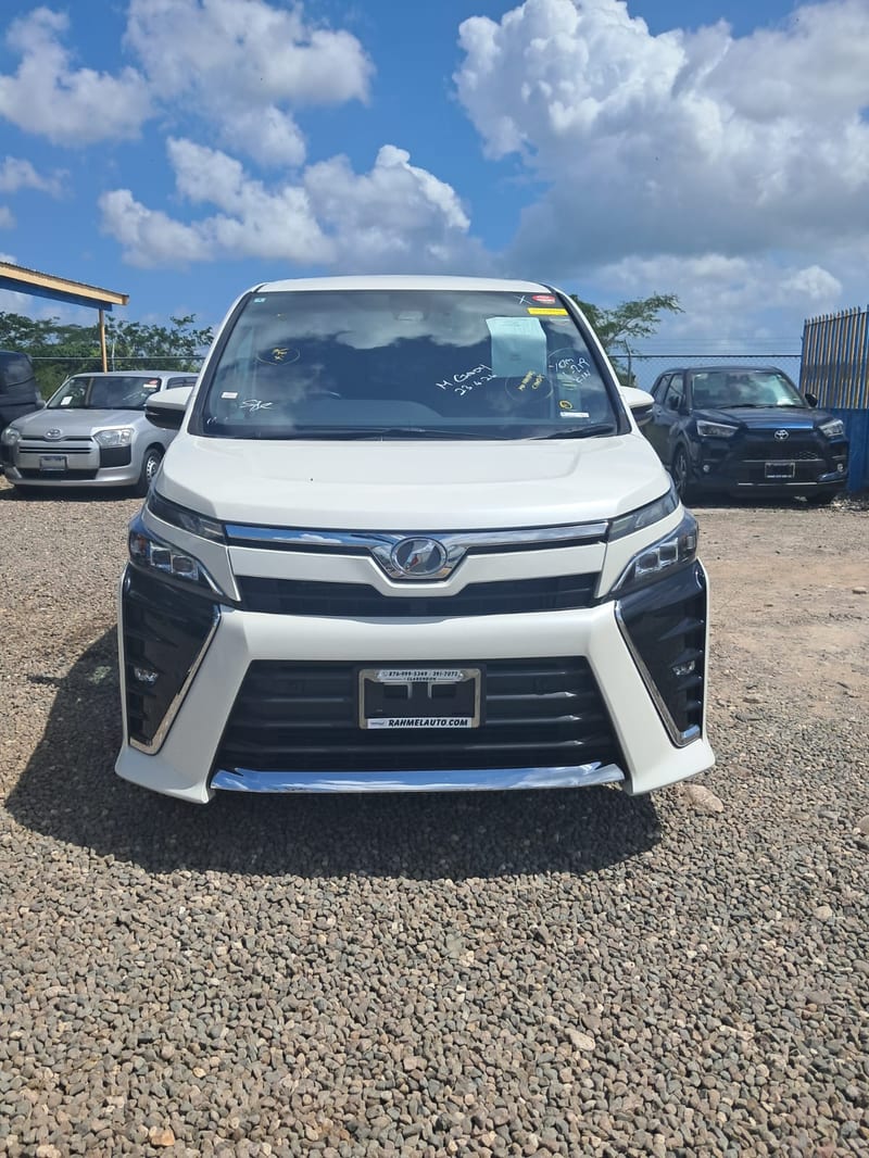 2020 Toyota Voxy Station Wagon | $4,250,000 | Rahmel Auto