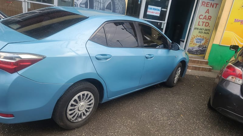 Toyota Corolla — photo 2