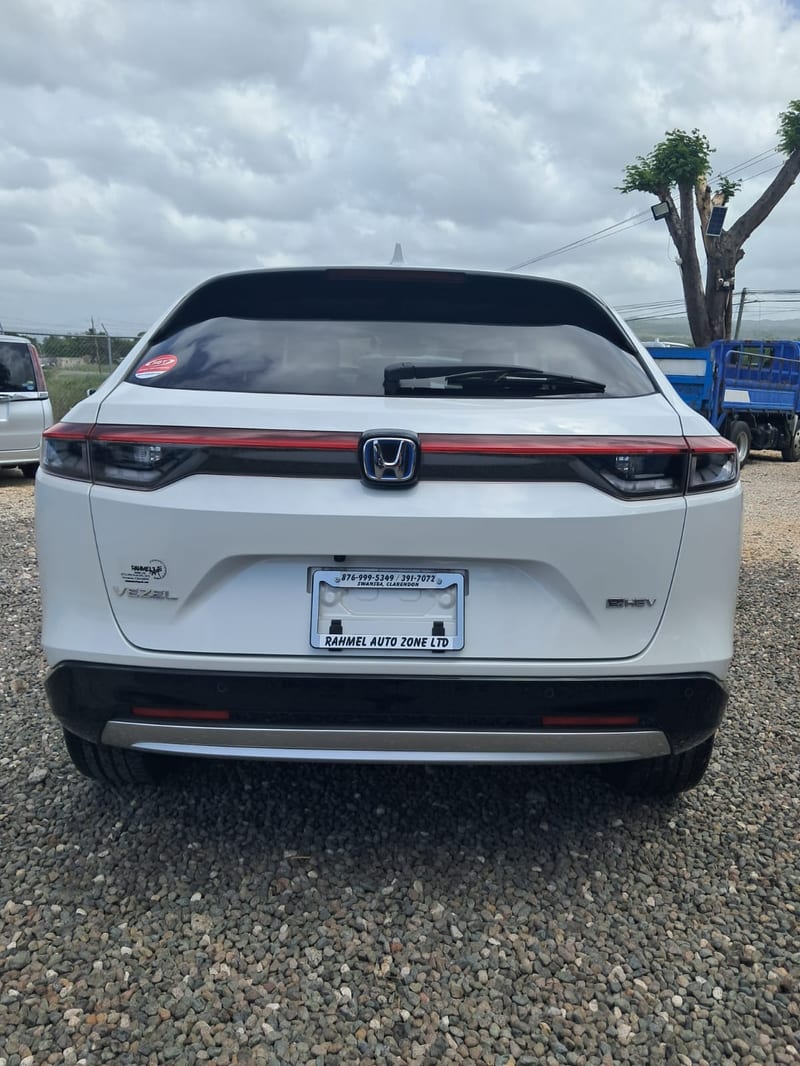2021 Honda Vezel for Sale in Jamaica – Pearl White SUV, Low Mileage | Rahmel Auto — photo 5
