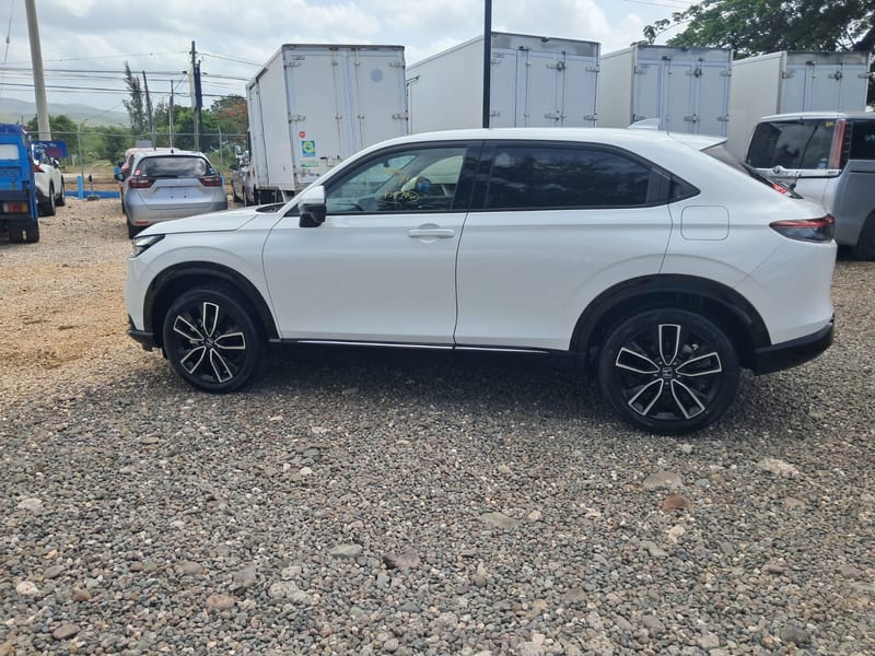 2021 Honda Vezel for Sale in Jamaica – Pearl White SUV, Low Mileage | Rahmel Auto — photo 3