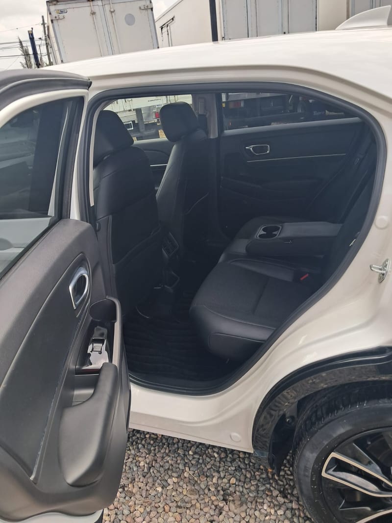 2021 Honda Vezel for Sale in Jamaica – Pearl White SUV, Low Mileage | Rahmel Auto — photo 10