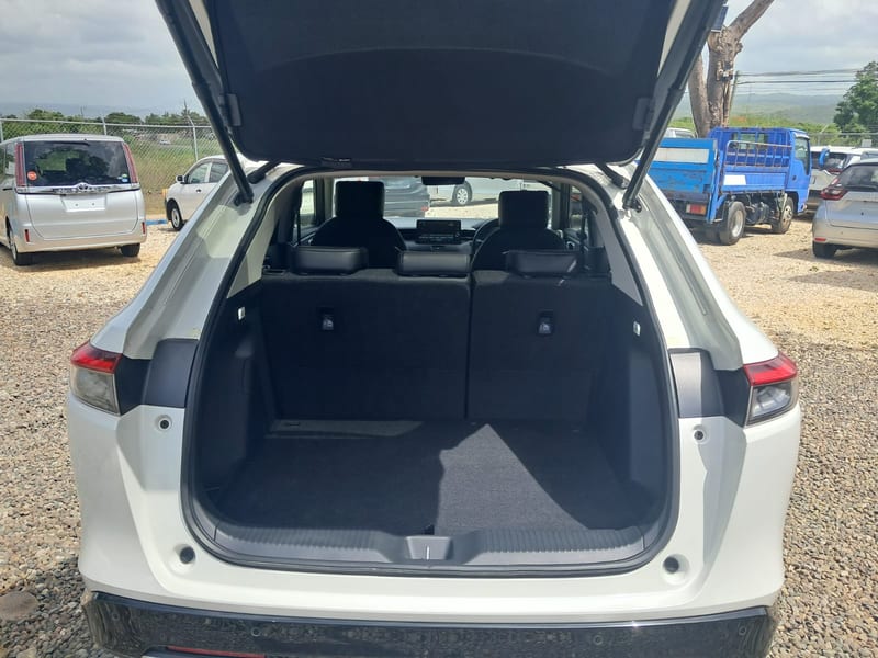 2021 Honda Vezel for Sale in Jamaica – Pearl White SUV, Low Mileage | Rahmel Auto — photo 4
