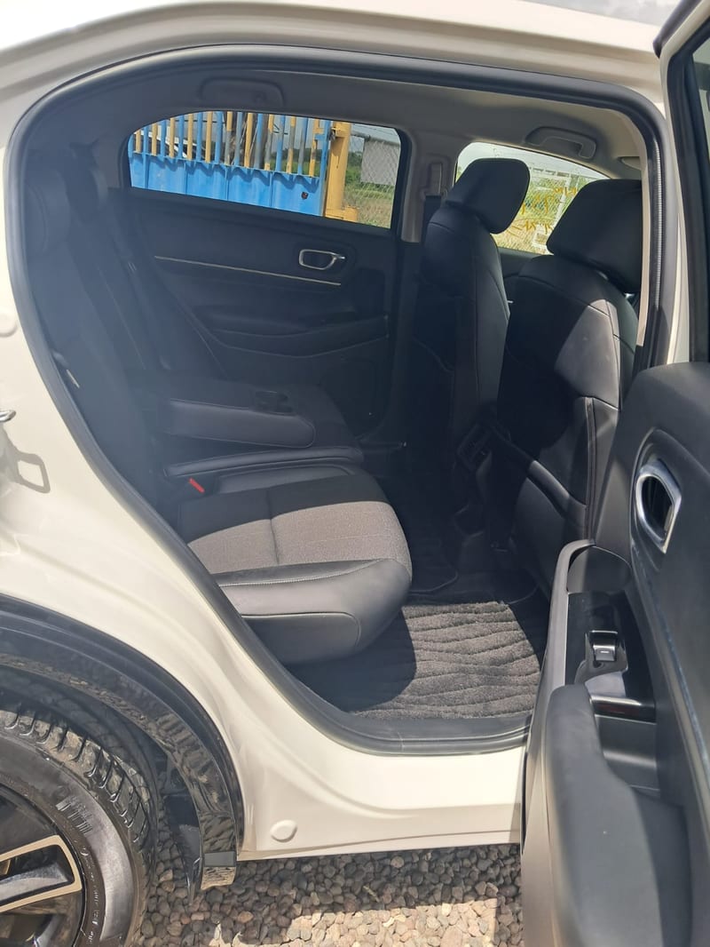 2021 Honda Vezel for Sale in Jamaica – Pearl White SUV, Low Mileage | Rahmel Auto — photo 8