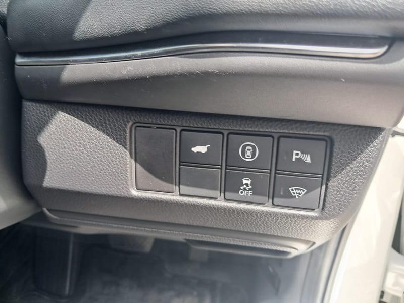 2021 Honda Vezel for Sale in Jamaica – Pearl White SUV, Low Mileage | Rahmel Auto — photo 12