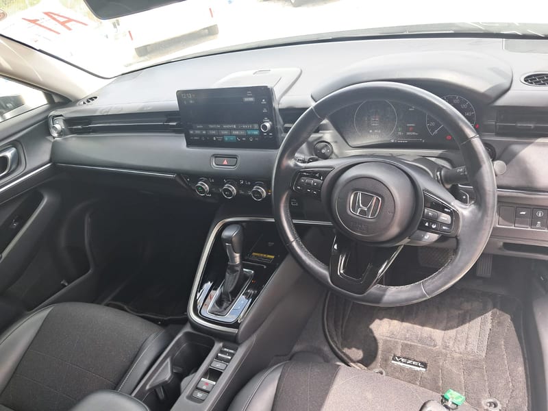 2021 Honda Vezel for Sale in Jamaica – Pearl White SUV, Low Mileage | Rahmel Auto — photo 11