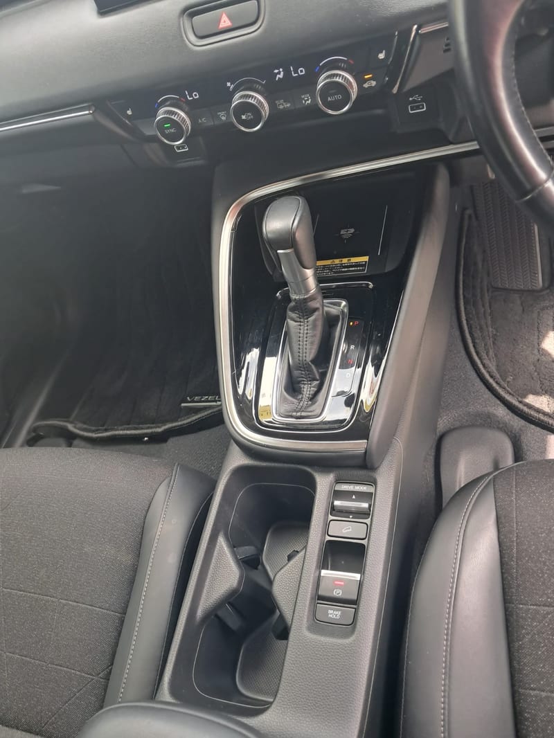 2021 Honda Vezel for Sale in Jamaica – Pearl White SUV, Low Mileage | Rahmel Auto — photo 14
