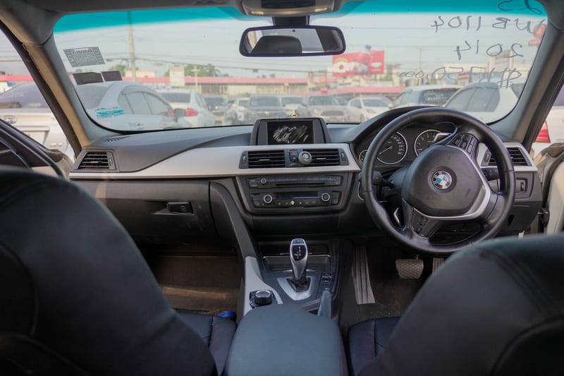 2022 320i BWM  — photo 9