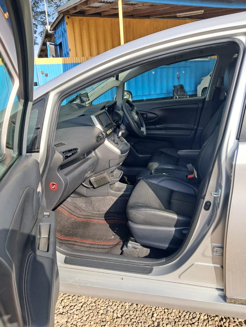 2016 Toyota Wish | Rahmel Auto — photo 8
