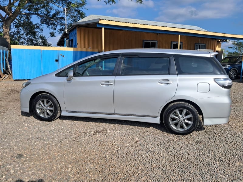 2016 Toyota Wish | Rahmel Auto — photo 2