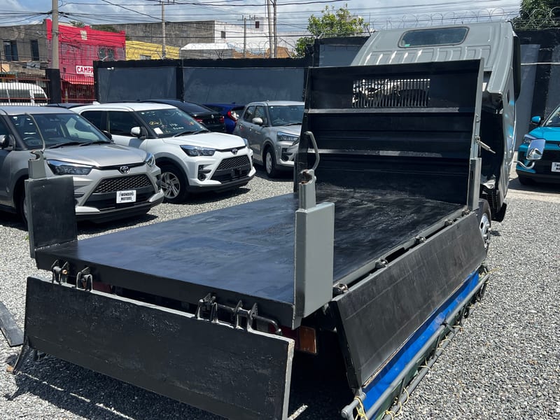 2005 Izuzu Elf Tipper Truck (Manual Transmission) — photo 12