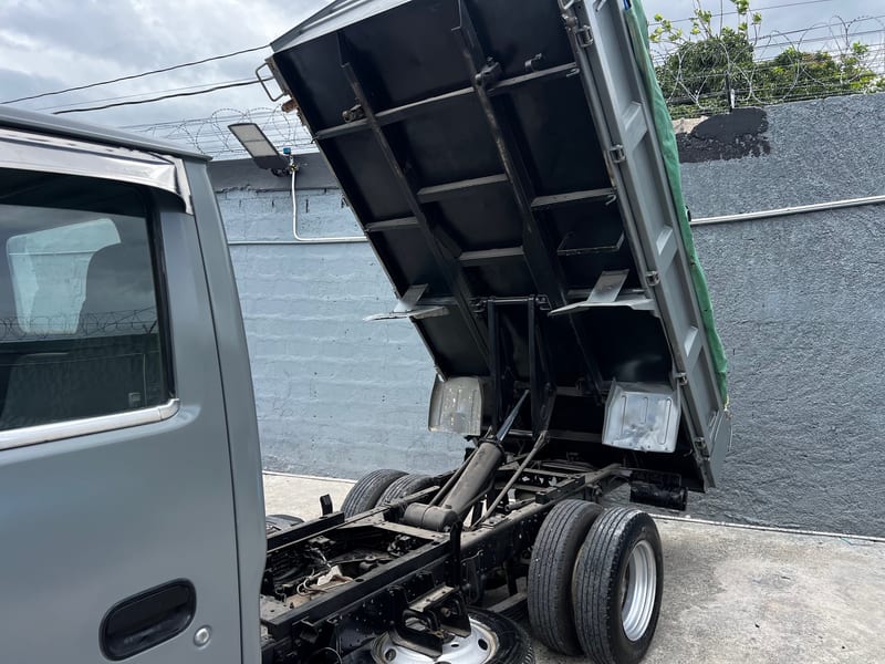 2005 Izuzu Elf Tipper Truck (Manual Transmission) — photo 11