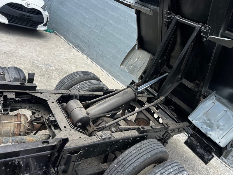 2005 Izuzu Elf Tipper Truck (Manual Transmission) — photo 14